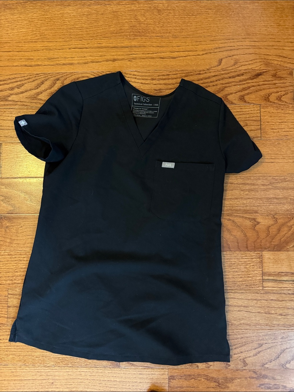 Figs women’s Black V-Neck Short Sleeve Scrub Top with Chest Pocket
